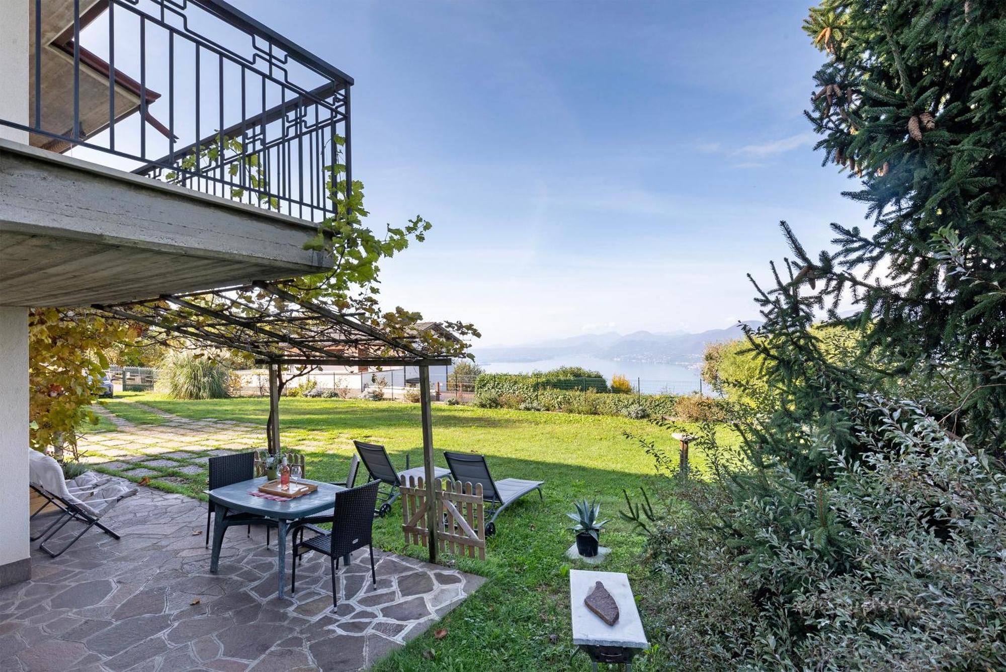 Monoroom With Garden And Lake View Torri Del Benaco Exterior photo