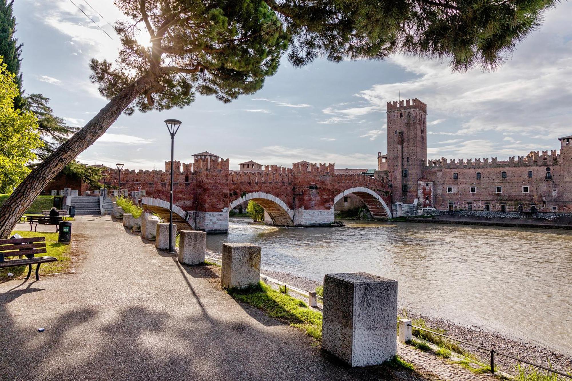 Monoroom With Garden And Lake View Torri Del Benaco Exterior photo